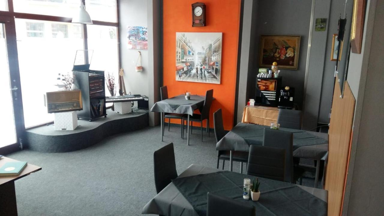 Pension am Piko-Platz Sonneberg Bagian luar foto